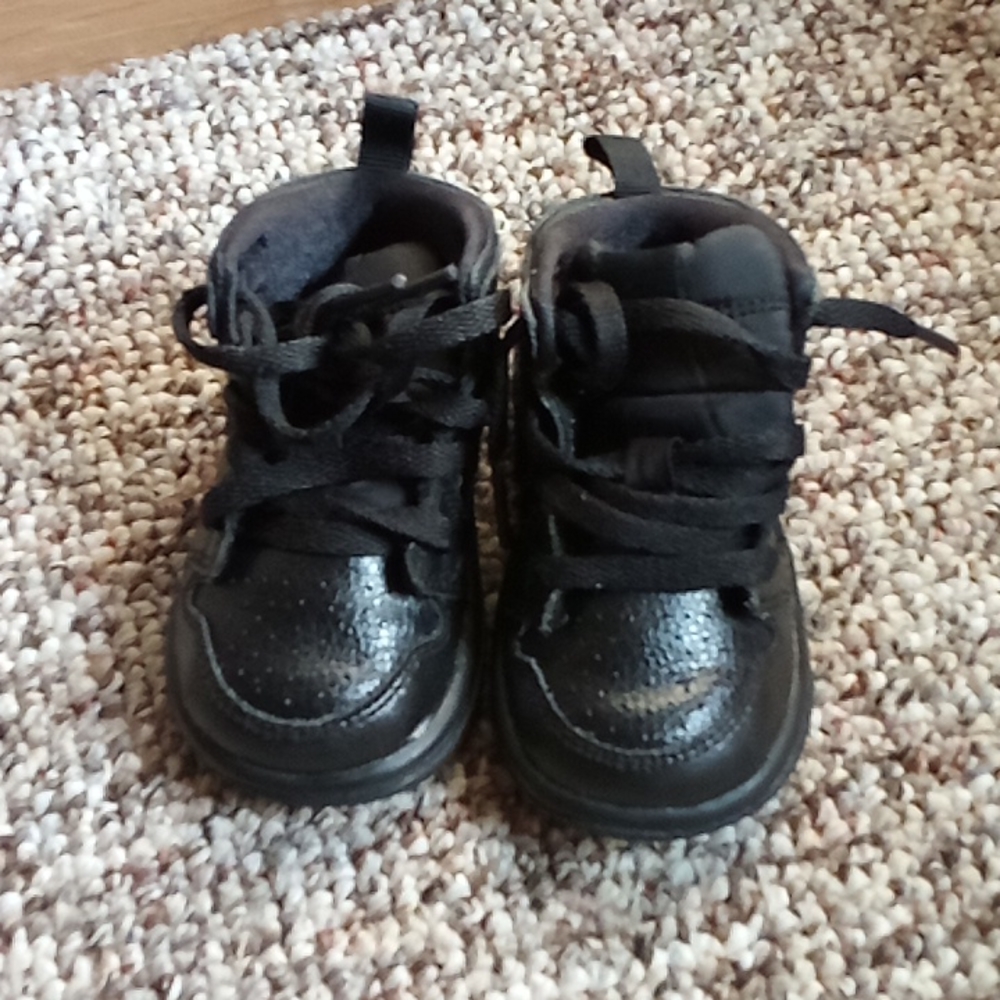Jordan 1 triple black